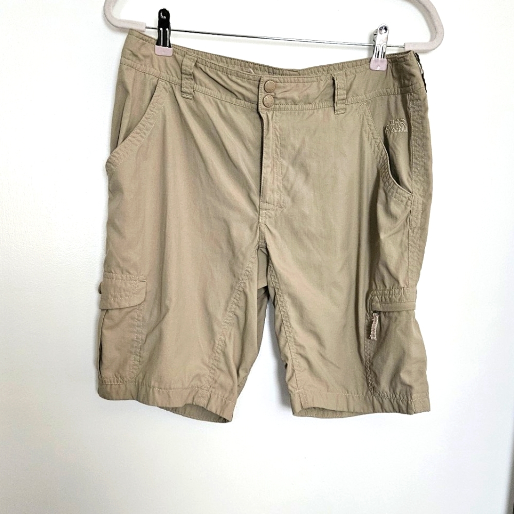 North Face Women's Size 12 Tan Cargo Shorts With Pockets Hiking Lightwei…